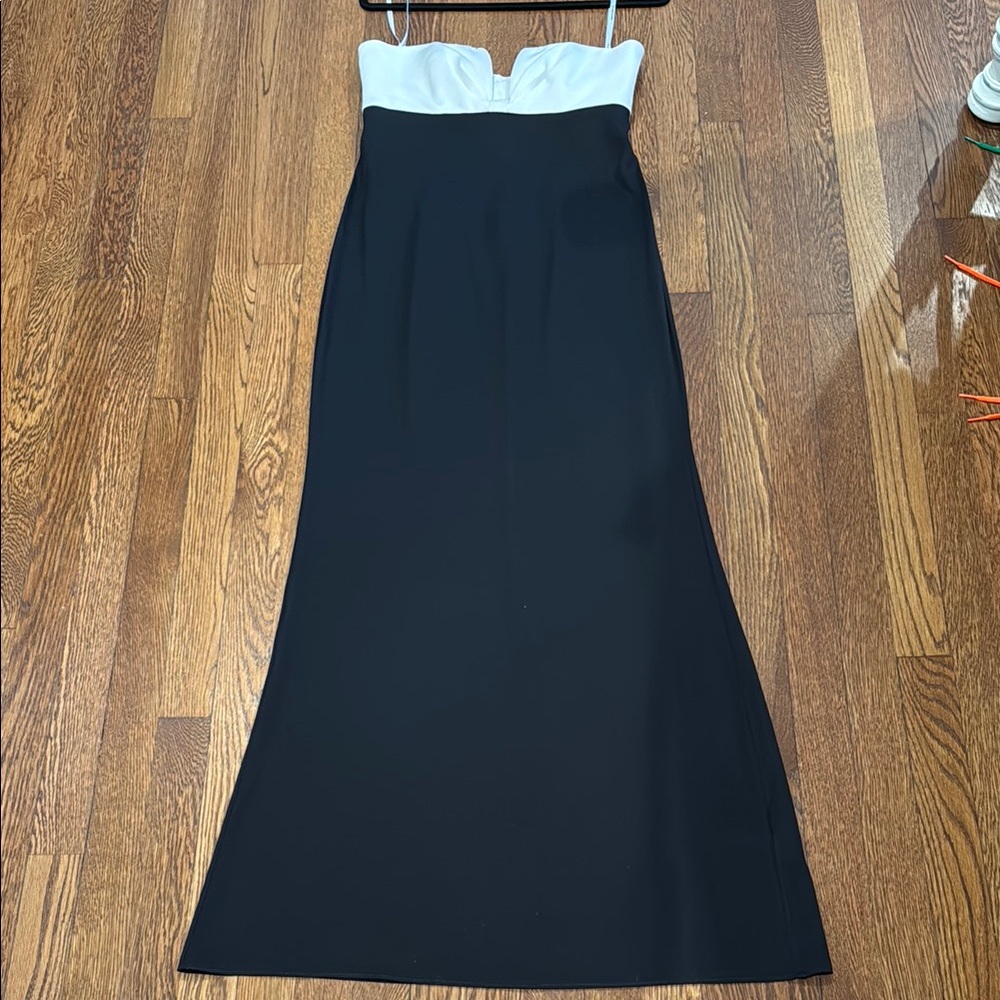 Elegant Black and White Roland Mouret Strapless Dress